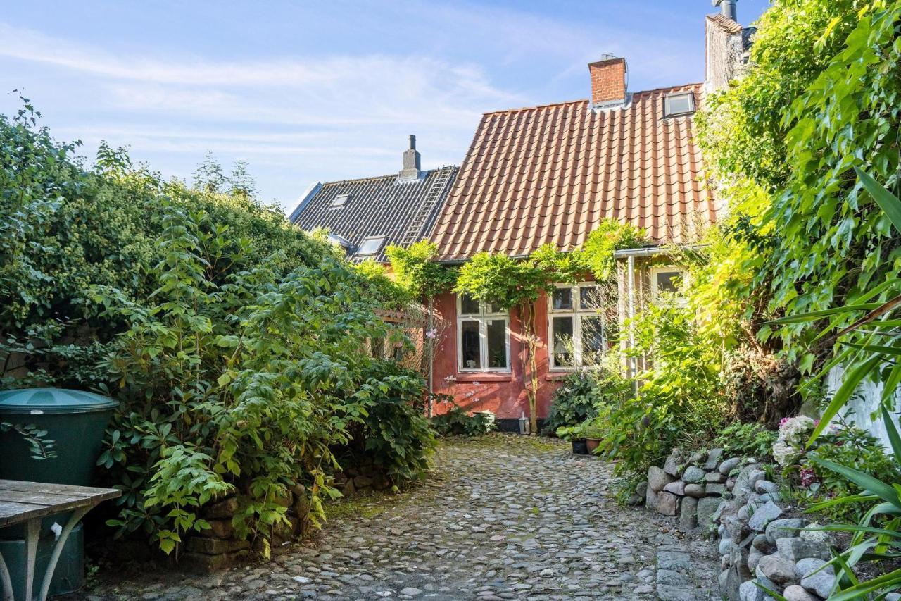Beautiful Private Apartment, With Garden, Roof Terraze, 150 Square M, 2 Floors, 2 Bedrooms And An Extra Bed In The Livingroom Aarhus Exterior photo