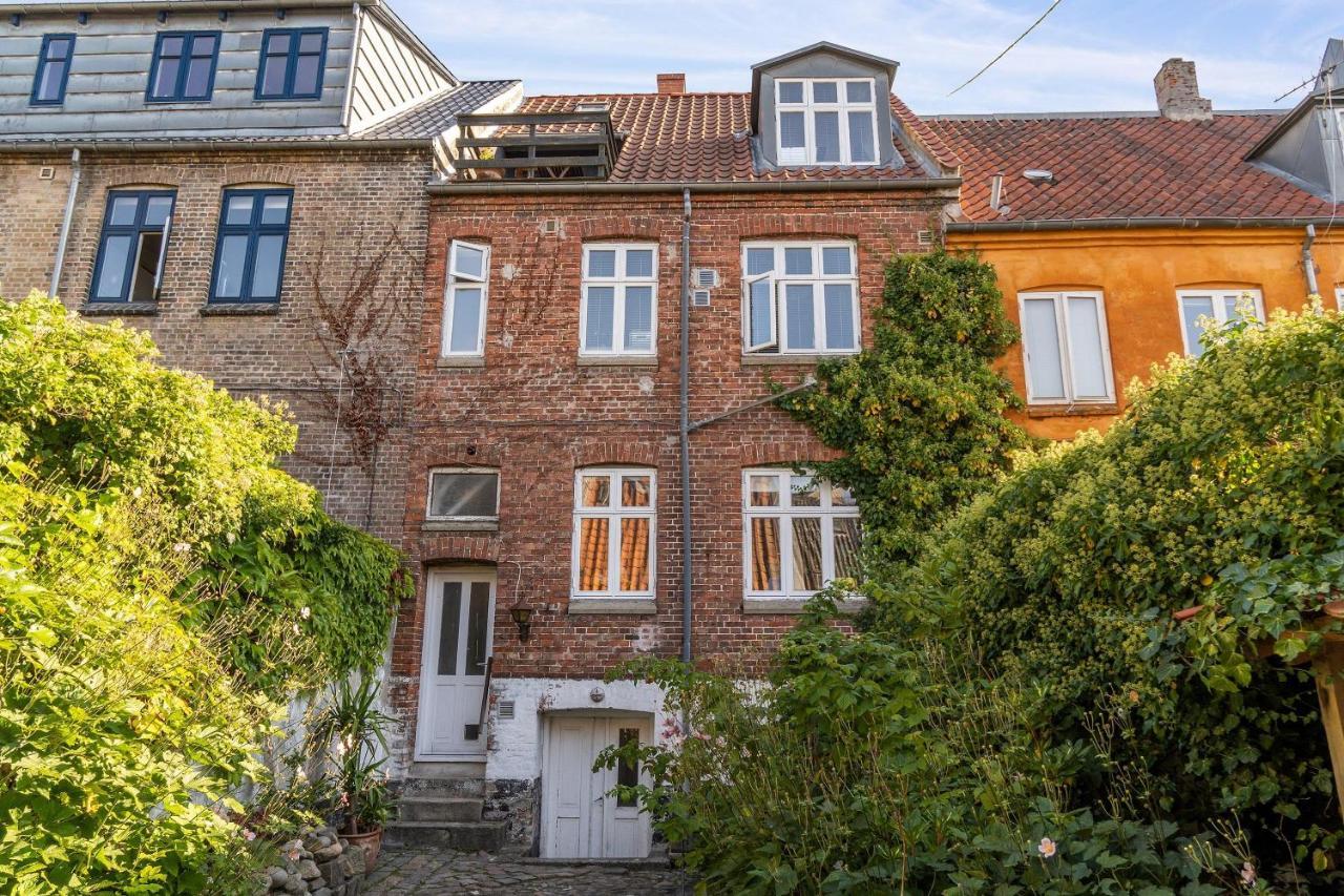 Beautiful Private Apartment, With Garden, Roof Terraze, 150 Square M, 2 Floors, 2 Bedrooms And An Extra Bed In The Livingroom Aarhus Exterior photo